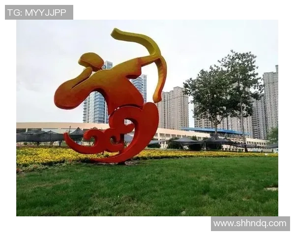 巨型足球明星雕像展现运动激情与艺术魅力的完美结合